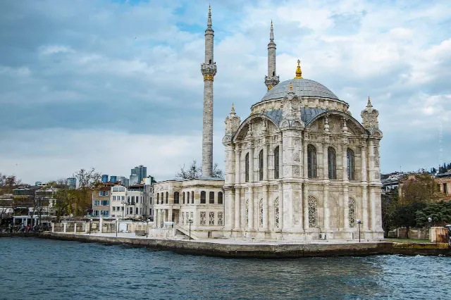 Estambul se convierte en una isla: el transporte marítimo, el Bósforo, la historia y el futuro – Video Docu