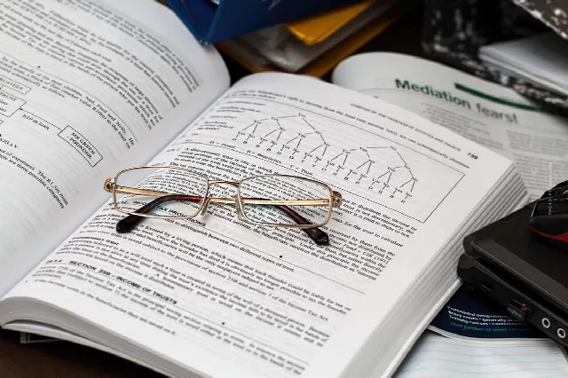 Impuesto sobre las ganancias de capital (KapESt): ¿Cuánto? Asignación, GmbH, Acciones y Derecho