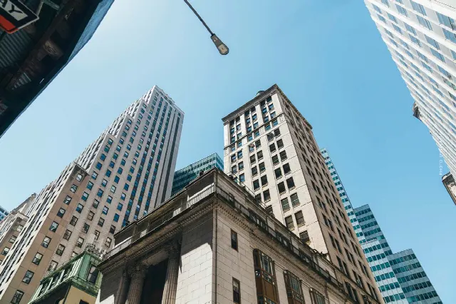 Corporación: C-Corp, S-Corp, Formación, Impuestos, Pros y Contras (USA)