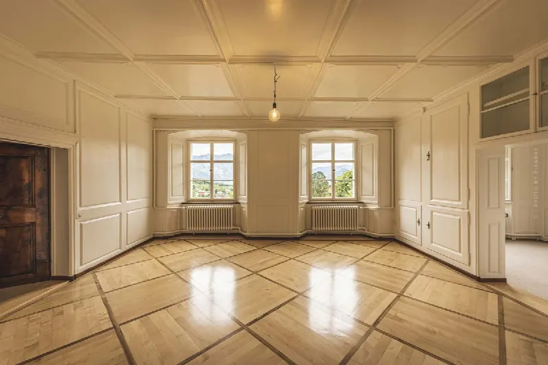 Piso en edificio antiguo: techos altos, ventanales y estuco – inversión y capital