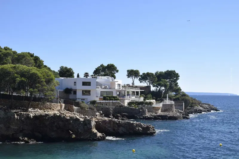 Comprar y alquilar una villa: Rendimiento, temporada, gastos de servicio, renovación, financiación…