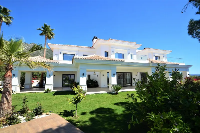 Villa en Marbella: Casa, parcela, piscina – vivir en la «Milla de Oro» por 4,4 millones de euros