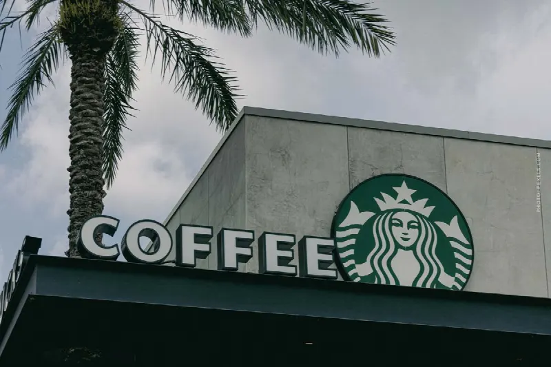 5 consejos para ubicar cafeterías: escalar como Starbucks